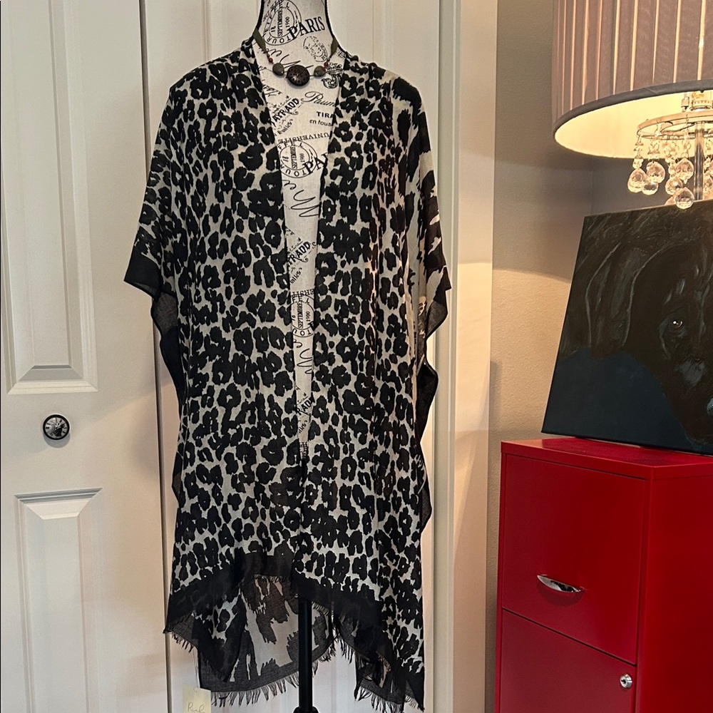 NWT Chic Black and White Animal Print Kimono